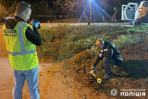 Збройний інцидент на Хмельниччині: чоловік відкрив вогонь по поліцейському та цивільному